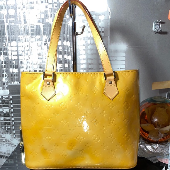 Authentic Louis Vuitton Vernis Shoulder Bag - Picture 3 of 17